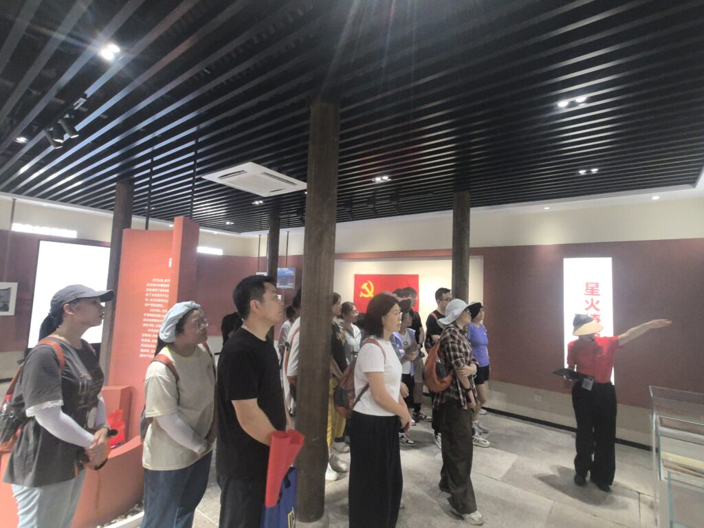 追寻红色印记，汲取奋进力量 —— 科信联合党支部“循迹溯源学思想促践行”主题党日活动圆满举行